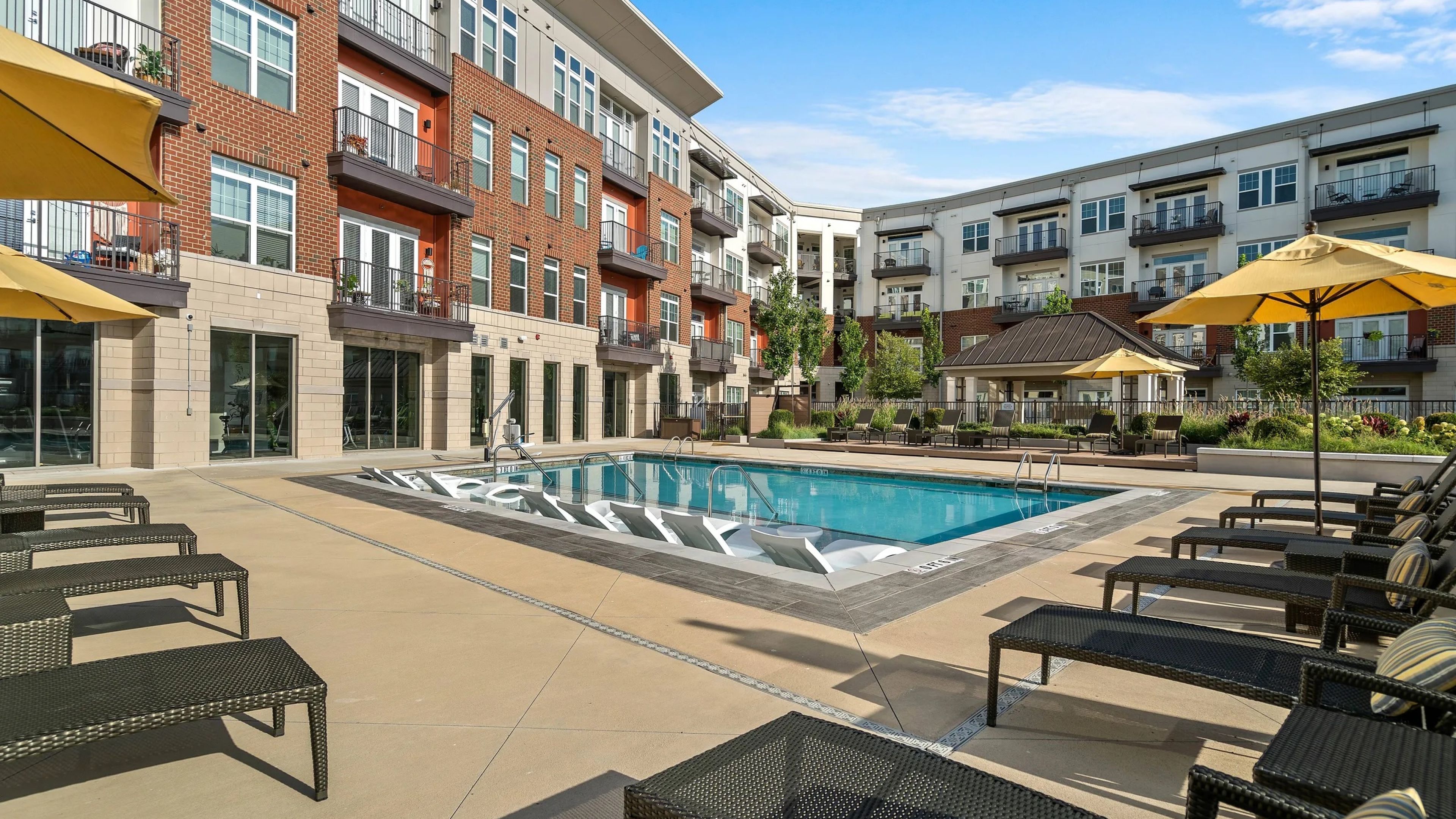 Hawthorne at Friendly pool and courtyard