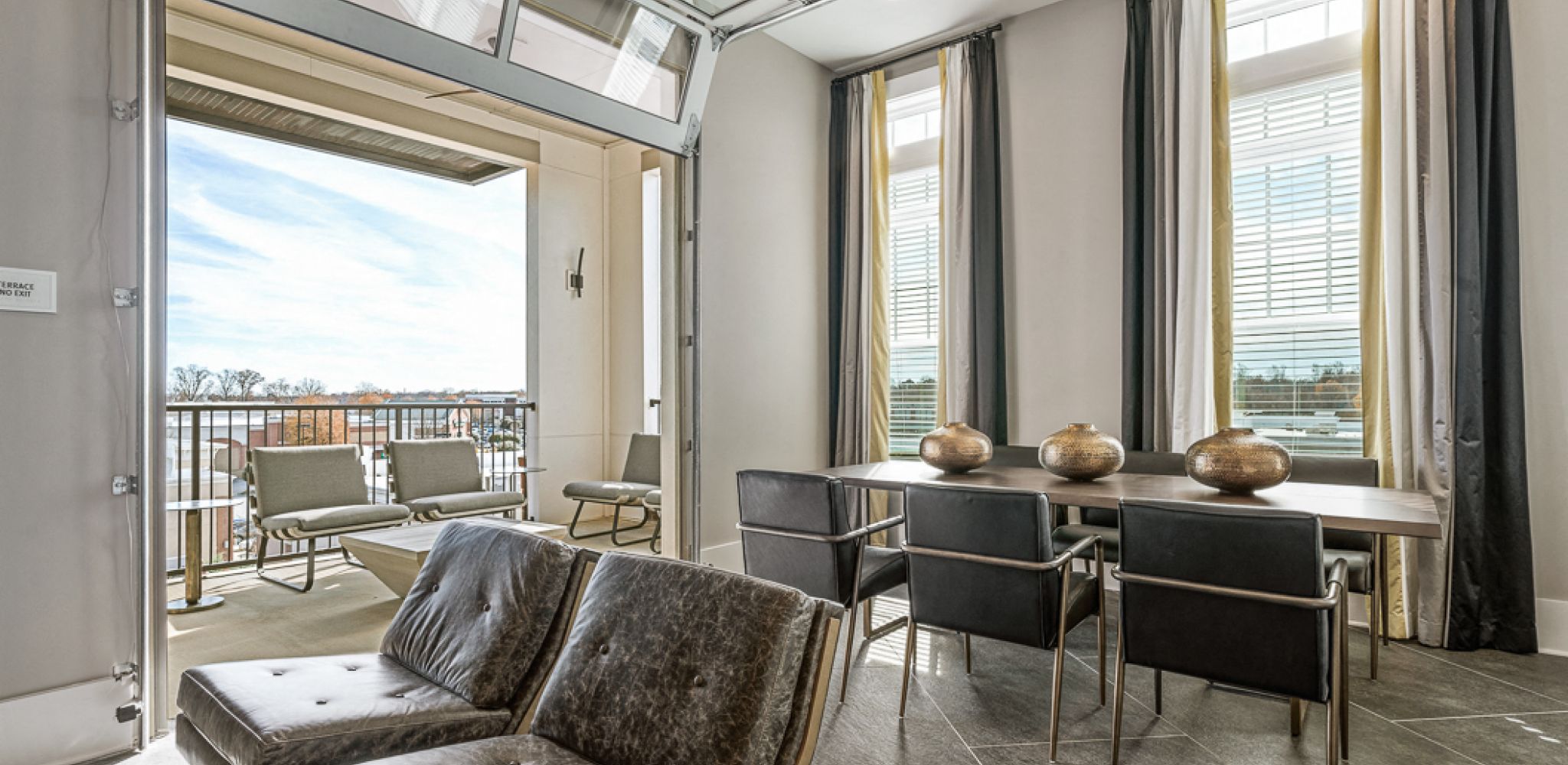 Hawthorne at Friendly resident amenity space with indoor and outdoor seating